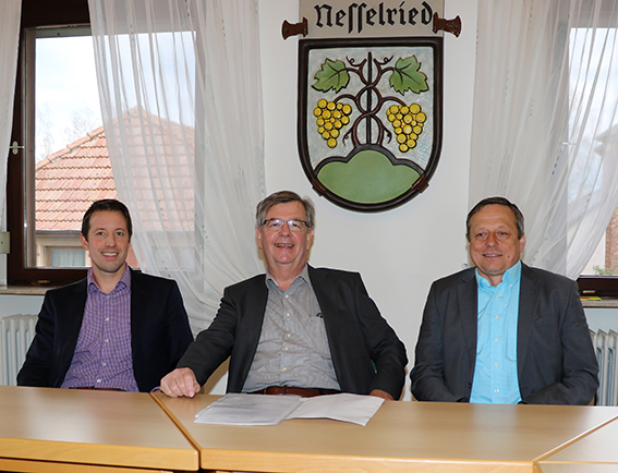 Von links: Brgermeister Manuel Tabor, Willi Stchele, MdL und Ortsvorsteher Klaus Sauer